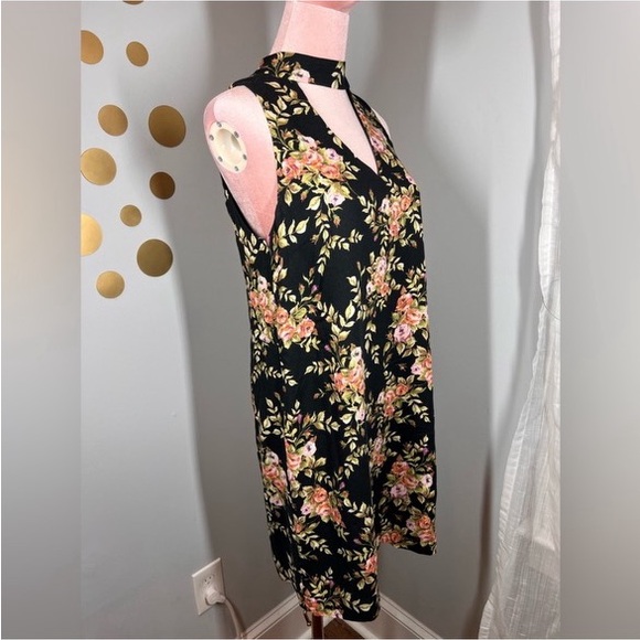 EUC WAYF Choker Collar Shift Dress - Picture 4 of 11